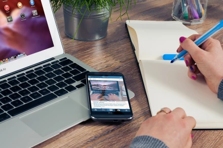 Création de site web : Comparatif Créateur en ligne VS Professionnel